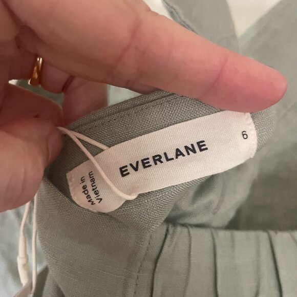 Everlane The Crossback Tank in Linen, Sage, Size 6 - Picture 6 of 6